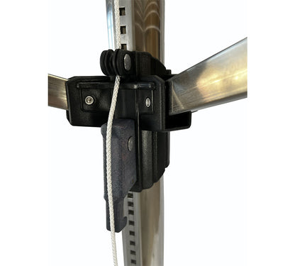 Detailaufnahme Idea recycling Spannmechanismuss mit Seil weißem Hintergrund